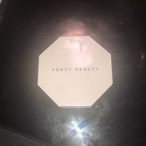 FENTYBEAUTY HIGHLIGHTER (never used)